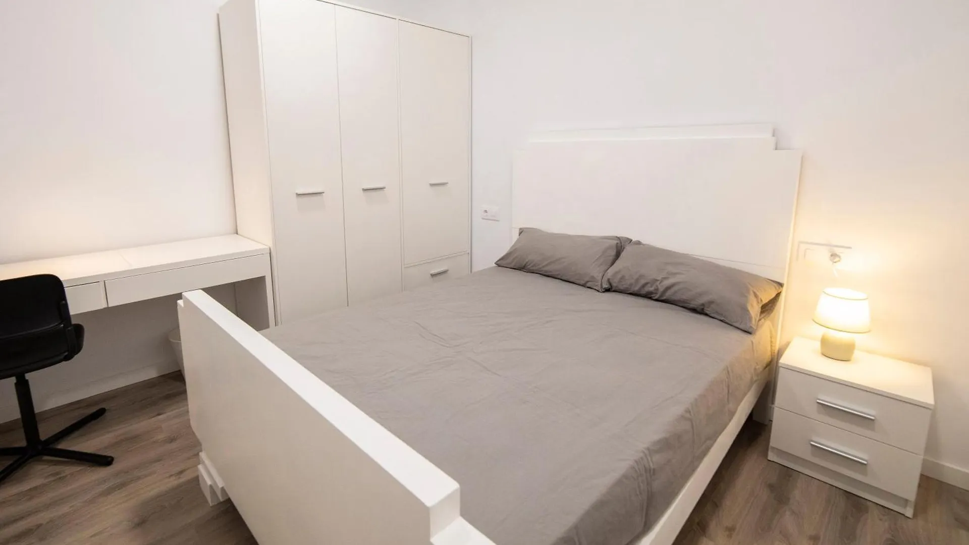 Sant Ferriol Daire Olot 0*,  İspanya