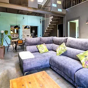 Black House Sorprendente Casa Estilo Industrial Olot